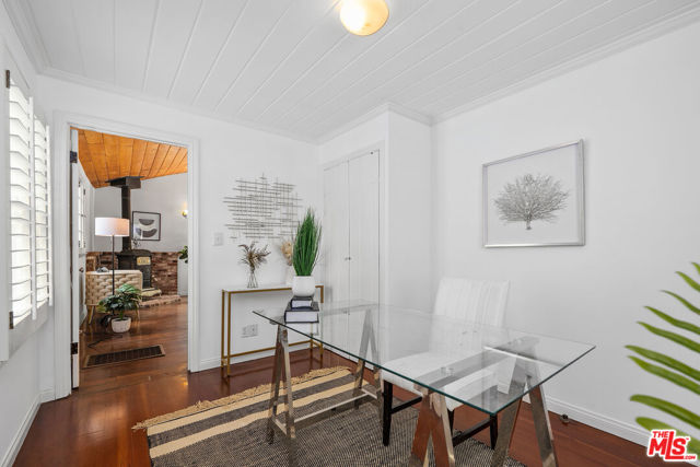 10545 Selkirk Lane, Los Angeles CA: https://media.crmls.org/mediaz/466a1889-36bc-45fb-a6a7-a12c996ed8b3.jpg