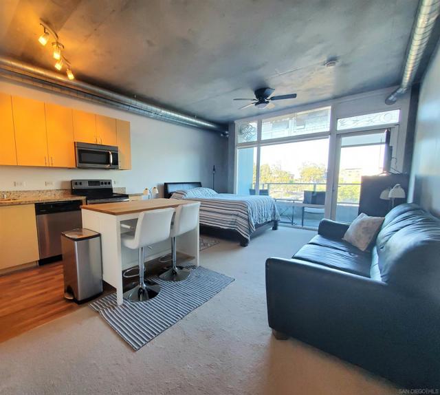 1080 Park Blvd #309, San Diego CA: https://media.crmls.org/mediaz/466a3c95-be96-4e69-a313-2f3f2b0a8a30.jpg