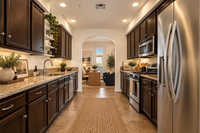 154 Paseo Bravo, Palm Desert, CA 92211