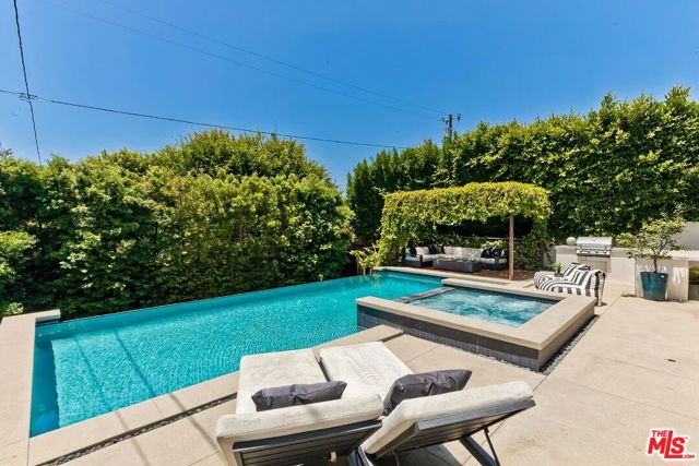 3571 Colonial Avenue, Los Angeles CA: https://media.crmls.org/mediaz/466bd1f9-e938-40e1-8fea-d8c2dce4bd6e.jpg