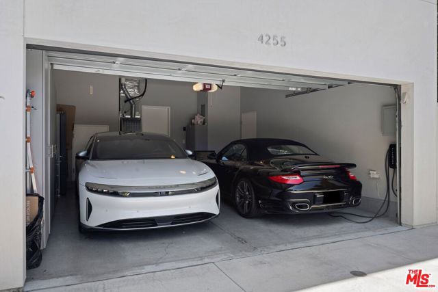 4255 Saint Clair Avenue, Studio City CA: https://media.crmls.org/mediaz/466bd353-5d70-4597-a345-389b3709f33a.jpg