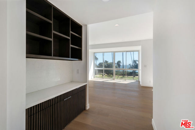 515 Ocean Avenue, Santa Monica CA: https://media.crmls.org/mediaz/466c28e2-72c9-4d92-9065-e6676432c185.jpg