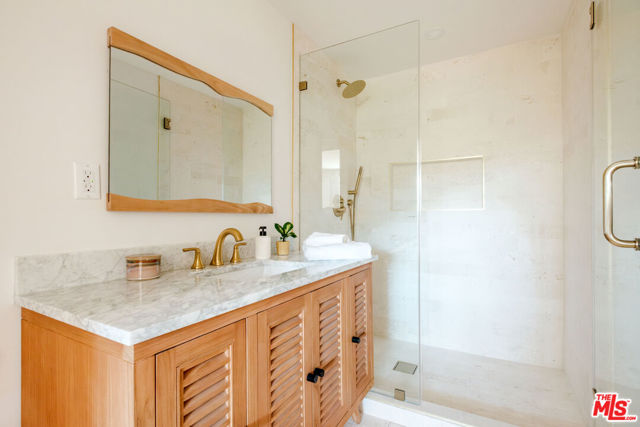 19777 Grand View Drive, Topanga CA: https://media.crmls.org/mediaz/466c6201-d74c-4b79-8ef4-a8edec168db1.jpg