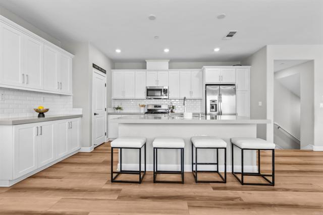 Detail Gallery Image 13 of 72 For 1856 Focus Dr, Chula Vista,  CA 91915 - 4 Beds | 3/1 Baths