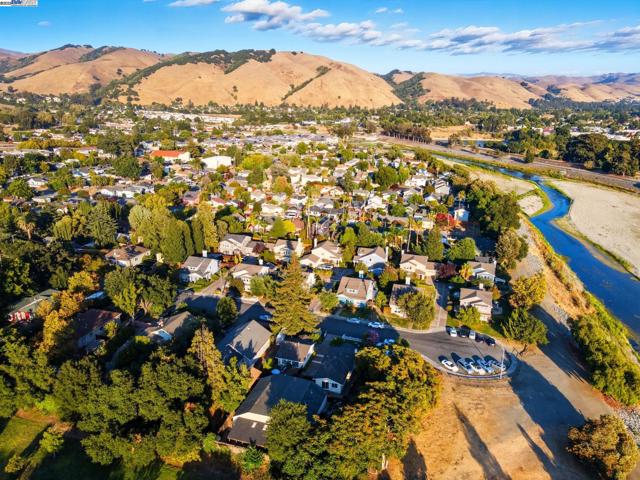 337 I St, Fremont CA: https://media.crmls.org/mediaz/466d0072-9e52-4777-8846-eb7b71c7a3bb.jpg