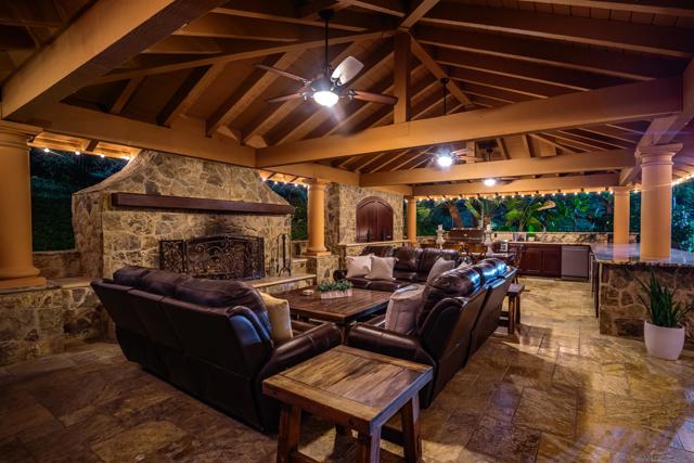 15397 Rock Creek Ln, El Cajon CA: https://media.crmls.org/mediaz/466d3911-0812-4f1c-a4dd-89b13f3737ba.jpg