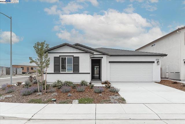 1710 Yukon Territory Ave, Manteca CA: https://media.crmls.org/mediaz/466df051-7fbd-4d0a-849c-2a4a6c076faa.jpg