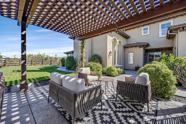 5719 Dimas Ct, Pleasanton CA: https://media.crmls.org/mediaz/466df193-fb6e-4350-9c68-4a176479db18.jpg