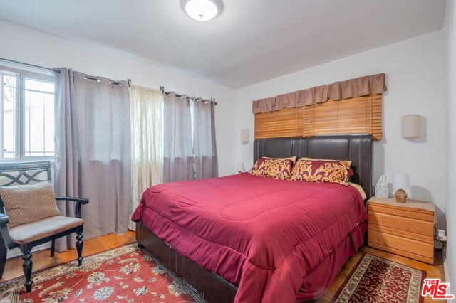 10725 S 8th Avenue, Inglewood CA: https://media.crmls.org/mediaz/466e1c39-193b-4c01-add2-6434cbdcb335.jpg