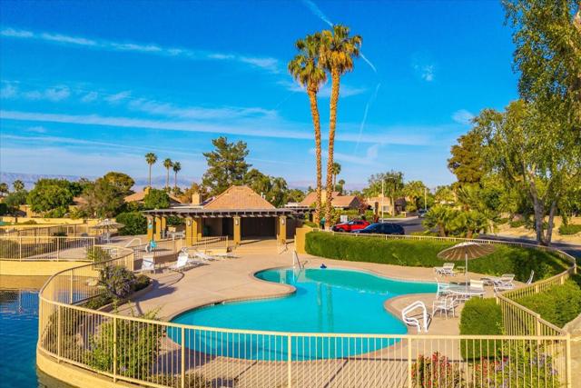 44269 Portofino Court, Palm Desert CA: https://media.crmls.org/mediaz/466e6aa5-4abb-415f-acb1-d997560a7831.jpg