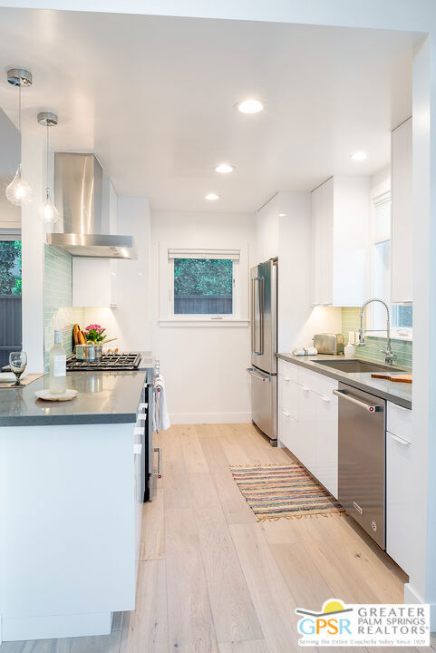 717 N ORLANDO Avenue, Los Angeles CA: https://media.crmls.org/mediaz/466e7420-5819-48e9-9c44-13ceca24ae7b.jpg