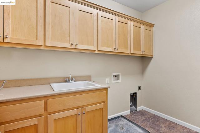 906 Natoma Ct, Discovery Bay CA: https://media.crmls.org/mediaz/466e8a9d-7359-4a61-97e4-bc162d025b0c.jpg