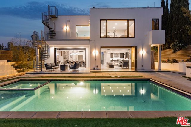 12443 W Sunset Boulevard, Los Angeles CA: https://media.crmls.org/mediaz/466ee32d-0350-42ed-8d3d-d5fabc5a816e.jpg