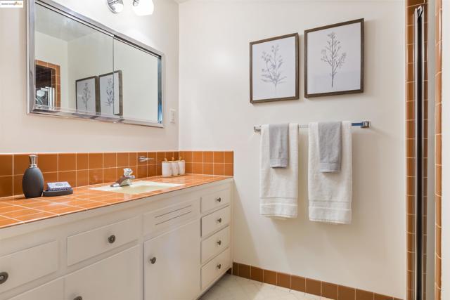 1515 Oxford, Berkeley CA: https://media.crmls.org/mediaz/466ee69e-7579-40d1-a584-a619b375263e.jpg