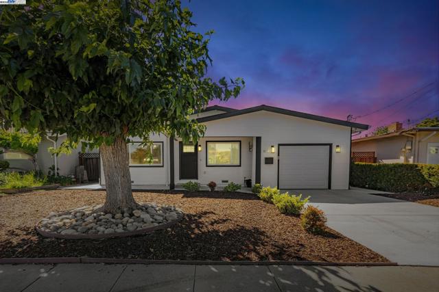 581 Kirk Ave, Sunnyvale CA: https://media.crmls.org/mediaz/466f090d-95e9-4510-9974-967b76033fa0.jpg