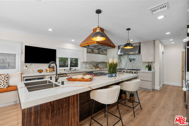 2103 N Hobart Boulevard, Los Angeles CA: https://media.crmls.org/mediaz/466fb73b-a286-4420-a1e6-c39d54237de0.jpg