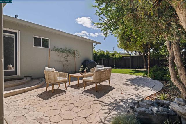 6944 Cedar Ln, Dublin CA: https://media.crmls.org/mediaz/4670069f-4255-4ec4-9b58-0cc844a6562d.jpg