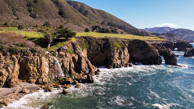 37305 Highway 1, Carmel CA: https://media.crmls.org/mediaz/46710d8e-ac17-4143-8e56-a6485a2dd195.jpg