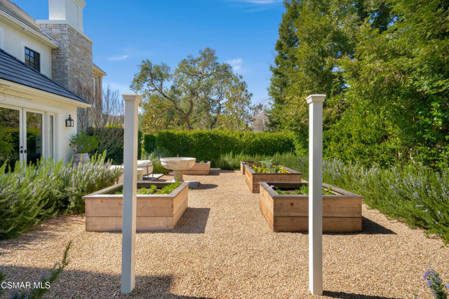 2160 Marshbrook Road, Thousand Oaks CA: https://media.crmls.org/mediaz/46712ba4-ddf1-41ac-b6f1-9341a08437de.jpg