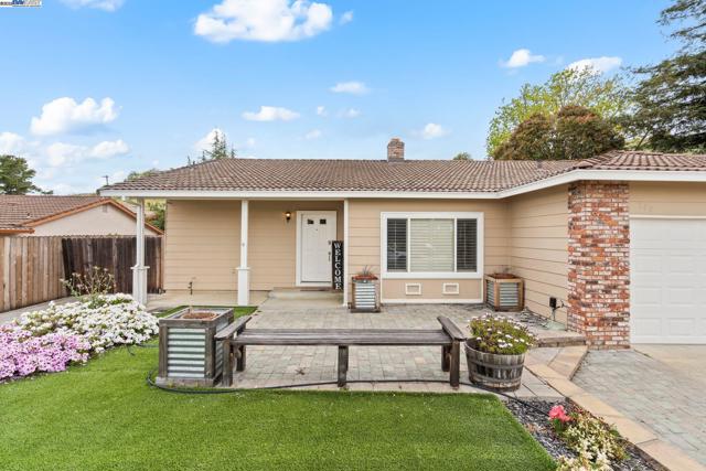148 primrose ln, Vallejo CA: https://media.crmls.org/mediaz/467178e7-f6ae-49bc-a3c3-b8dfb0066568.jpg