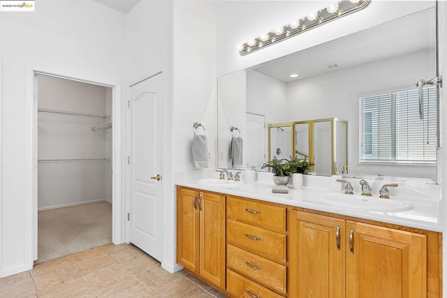 551 Quindell Way, Brentwood CA: https://media.crmls.org/mediaz/4672a400-5ee4-4ecc-8307-30651884e72c.jpg