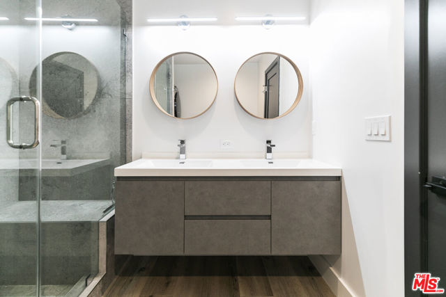 8335 GLADBECK Avenue, Northridge CA: https://media.crmls.org/mediaz/4672ab94-ec92-4126-8ccf-cc3400aa2c7a.jpg