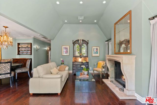 9053 Elevado Street, West Hollywood CA: https://media.crmls.org/mediaz/4672dbc7-0edf-4a73-976a-c1acaa5b4705.jpg