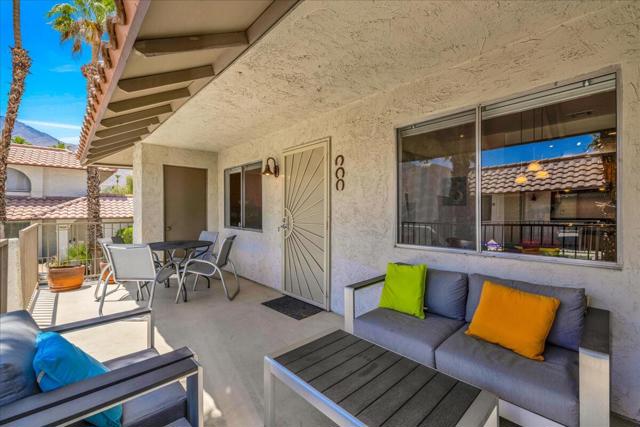 1870 N Mira Loma Way, Palm Springs CA: https://media.crmls.org/mediaz/4673b924-7d6a-4960-8b36-6aee80c1f33a.jpg