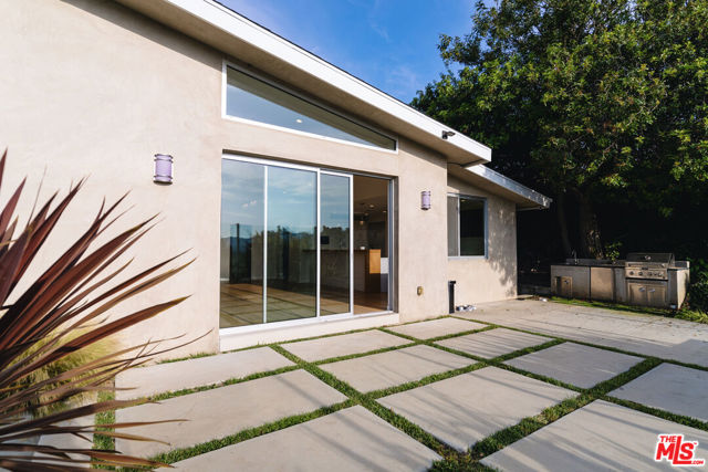 3423 Scadlock Lane, Sherman Oaks CA: https://media.crmls.org/mediaz/46741034-6417-409e-8a20-e56eeee210c1.jpg