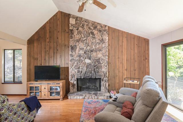 15223 Perry Lane, Morgan Hill CA: https://media.crmls.org/mediaz/46745031-3a07-430c-a652-eb16ff6a584a.jpg