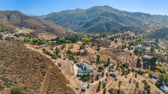 2063 Willow Glen Road, Fallbrook, California 92028, 3 Bedrooms Bedrooms, ,2 BathroomsBathrooms,Single Family Residence,For Sale,Willow Glen Road,250020266SD