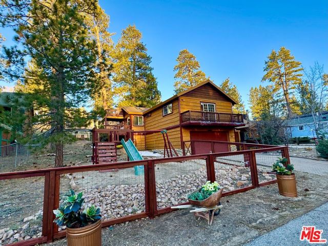 539 Lakewood Lane, Big Bear CA: https://media.crmls.org/mediaz/4675597a-fb5c-47b1-a25e-55acfe6876c7.jpg