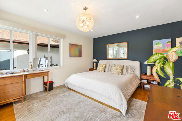 2316 Laurelmont Place, Los Angeles CA: https://media.crmls.org/mediaz/4675a680-a95a-4a39-a03a-086aebdc69a1.jpg