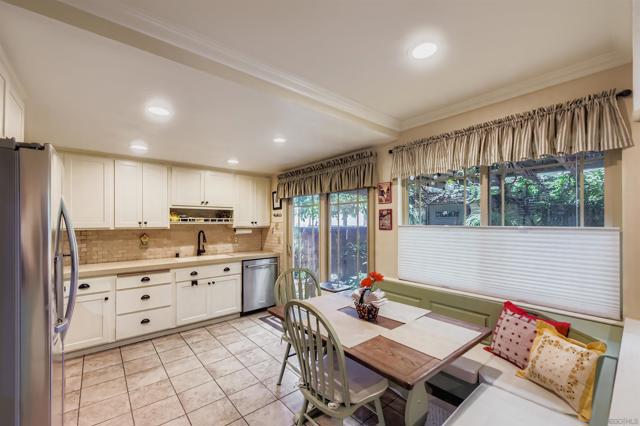 5150 Abuela Dr, San Diego CA: https://media.crmls.org/mediaz/4675e2fa-4db0-424a-9547-e15d7973e278.jpg