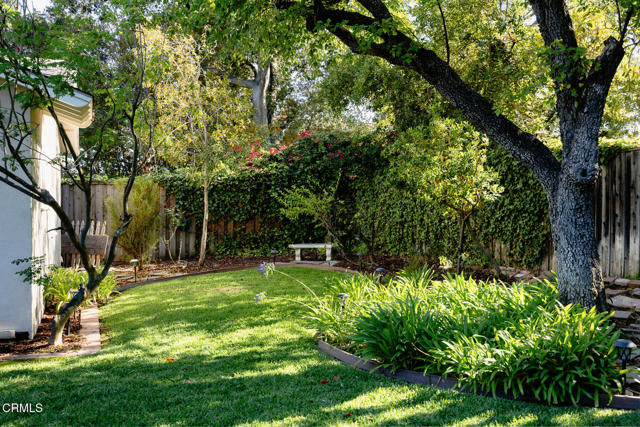 4929 Oakwood Avenue, La Canada Flintridge CA: https://media.crmls.org/mediaz/4675e380-cce4-4426-95e2-fe545ea6b4e0.jpg