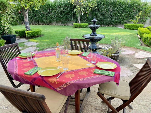 807 N Doheney Drive, Beverly Hills CA: https://media.crmls.org/mediaz/4676566c-3bb1-4095-bc6b-a3257b329de0.jpg