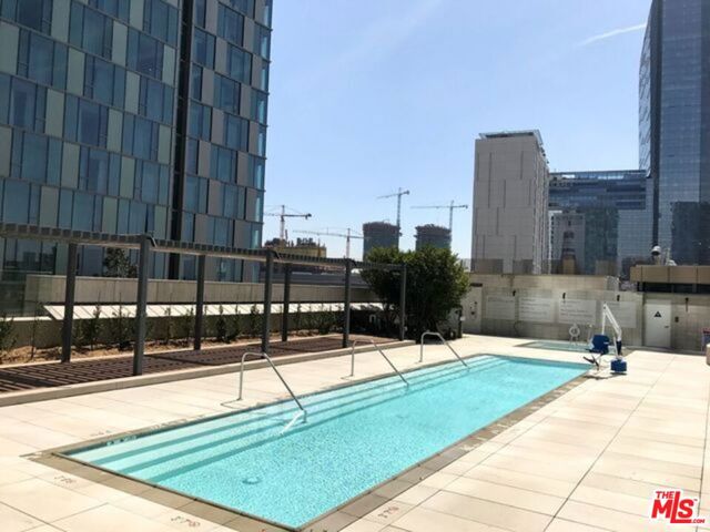 889 Francisco Street, Los Angeles CA: https://media.crmls.org/mediaz/4676a3e2-43ce-415a-a460-e31be58465f1.jpg