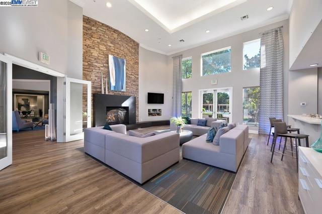 701 Gibson Dr, Roseville CA: https://media.crmls.org/mediaz/4676ccce-981e-4a91-a8dc-cc4682c7dbc1.jpg