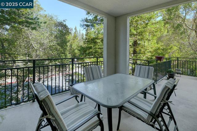 5910 Horsemans Canyon Dr, Walnut Creek CA: https://media.crmls.org/mediaz/4677015c-4848-49e8-8493-160bd36618b1.jpg