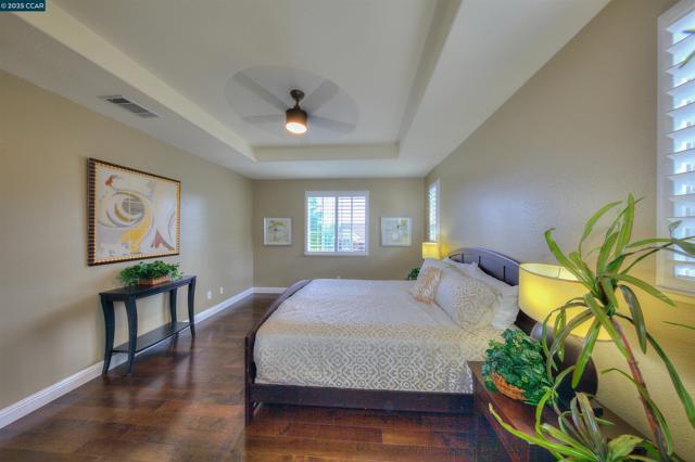 2927 Carlingford Ln, Vallejo CA: https://media.crmls.org/mediaz/46771cdc-db8c-4a7b-9330-a1ccf112a2e3.jpg