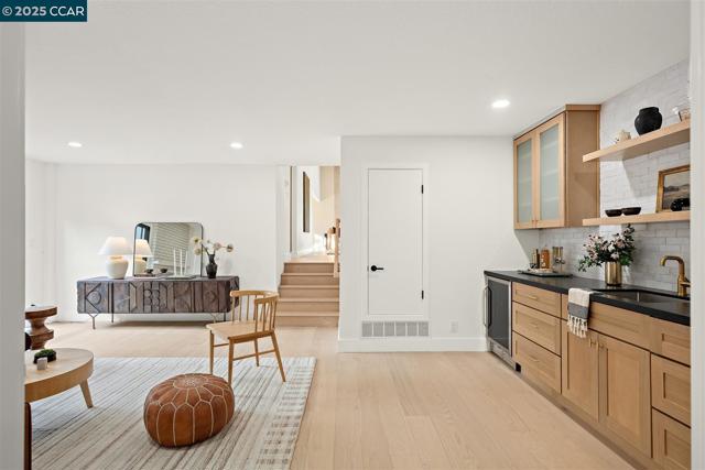 101 Lena Ct, Pleasant Hill CA: https://media.crmls.org/mediaz/46776fe8-2317-4bad-81a2-bae38f46524e.jpg