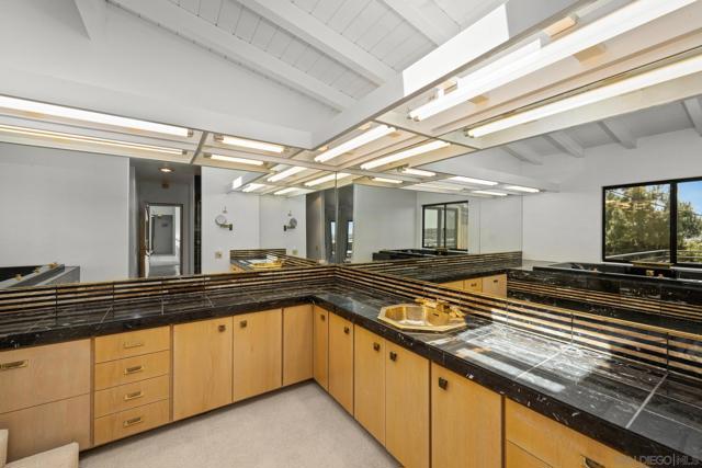 2195 Hayden Way, San Diego CA: https://media.crmls.org/mediaz/46794387-a2d7-447c-8fc5-de4cb5b90cb9.jpg