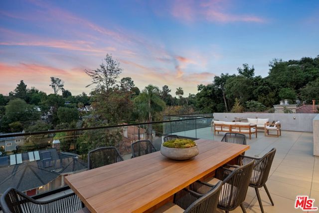 3670 Buena Park Drive, Studio City CA: https://media.crmls.org/mediaz/4679c38c-e422-44d3-a854-d0deb6e0bc95.jpg