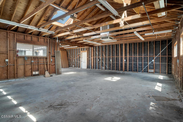 2327 Royal Avenue, Simi Valley CA: https://media.crmls.org/mediaz/4679e963-fbaf-48d1-b963-8e2404b6fb82.jpg