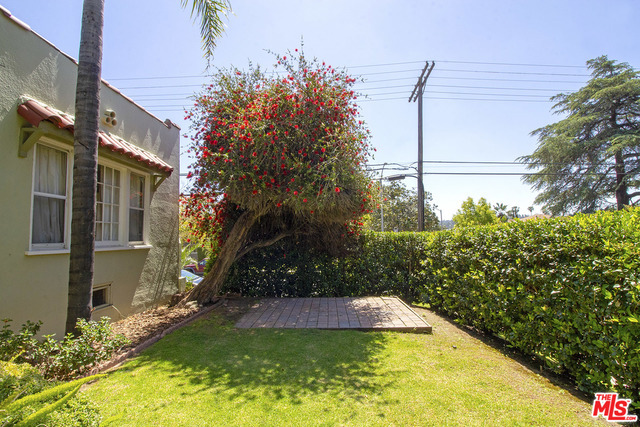 3403 Glenhurst Avenue, Los Angeles CA: https://media.crmls.org/mediaz/467a0bb8-eee1-4e6f-9ee5-f68aeb450c7f.jpg