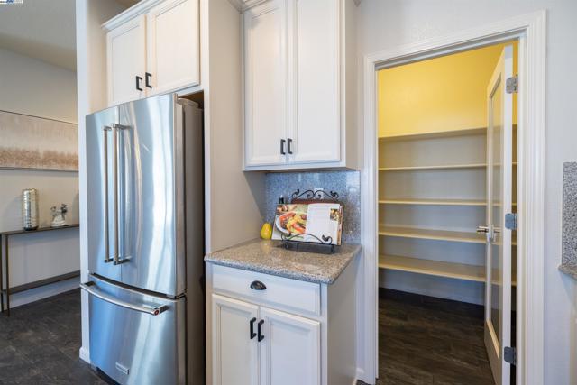 917 Talaria Ct, Oakley CA: https://media.crmls.org/mediaz/467a34c6-8098-44e0-bb85-e1b1deef6b12.jpg