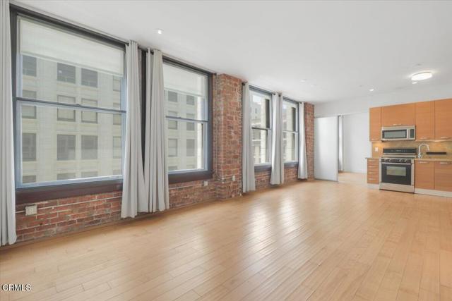 460 S Spring Street, Los Angeles CA: https://media.crmls.org/mediaz/467a3ffa-4ee3-467e-9405-eedcfbbc346a.jpg
