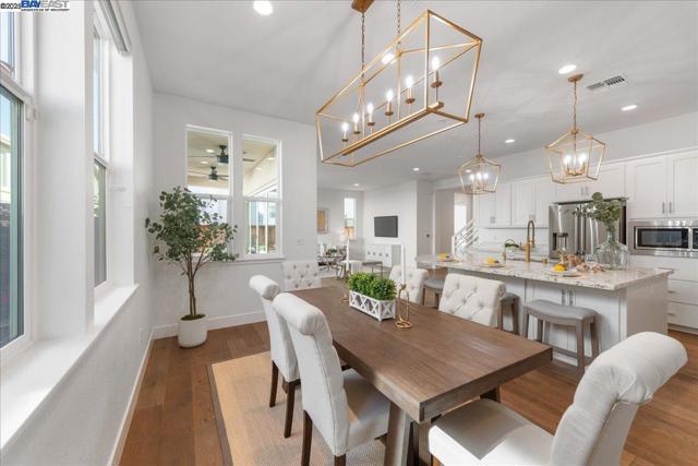 4058 Chalk Hill Way, Dublin CA: https://media.crmls.org/mediaz/467ae7b8-c151-4373-af3f-9358a0cfda24.jpg