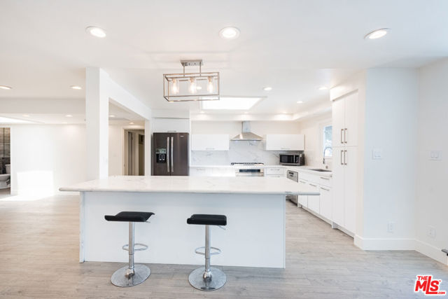 3650 Sapphire Drive, Encino CA: https://media.crmls.org/mediaz/467af5aa-c595-4b8a-b256-03a7b99f16d9.jpg