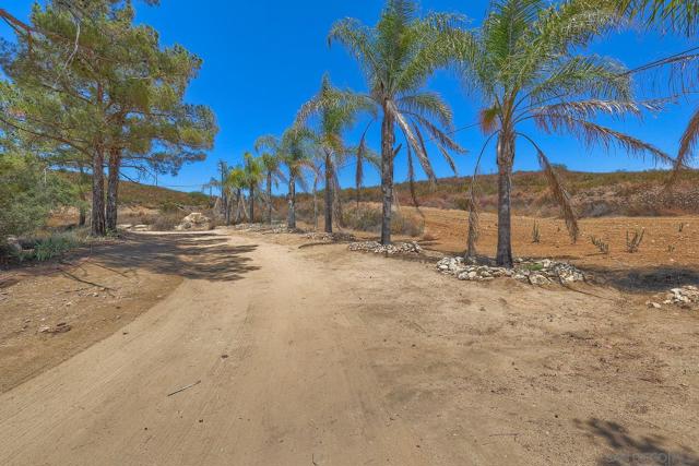 25861 E Old Julian Hwy, Ramona CA: https://media.crmls.org/mediaz/467b9a39-eee5-41aa-a21e-571ed1c79bd5.jpg